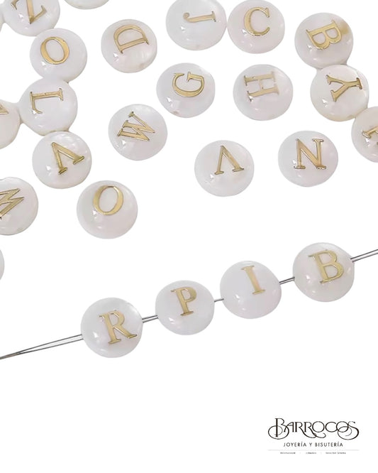 Letras en concha nácar con letra de acero