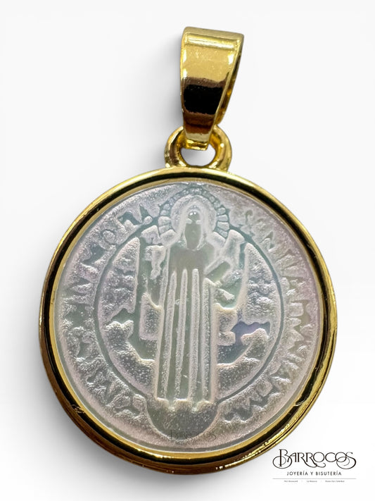 Medalla san Benitoconcha nácar  Goldfilled 18k