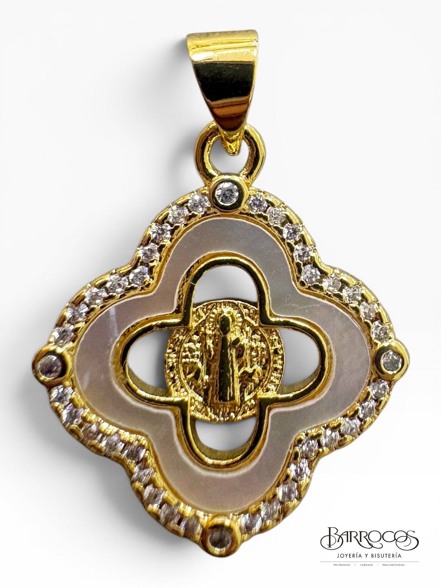 Medalla san Benito concha trébol 18k