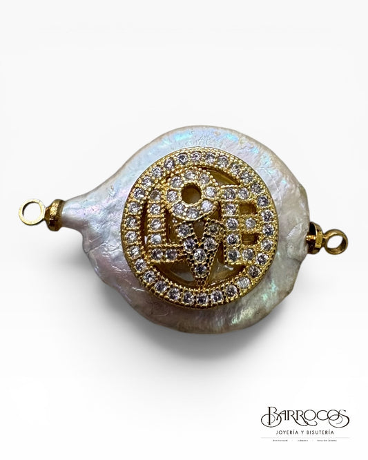 Dije perla Moneda Love 18k