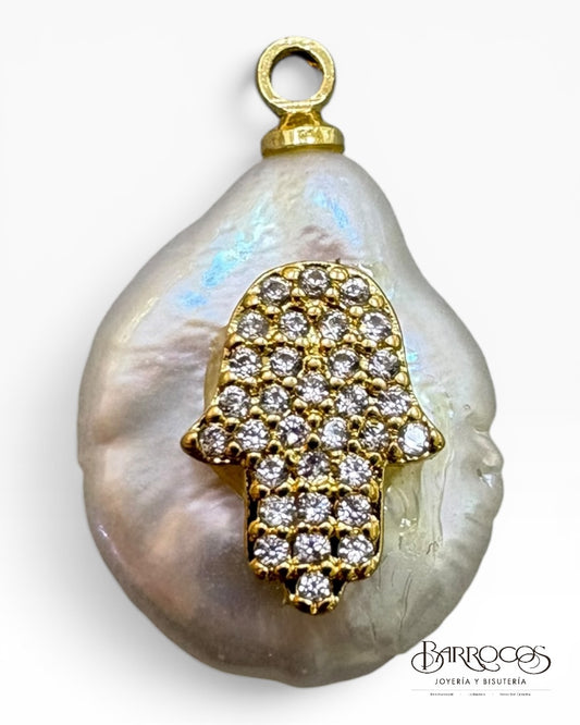Dije mano pave de perla moneda