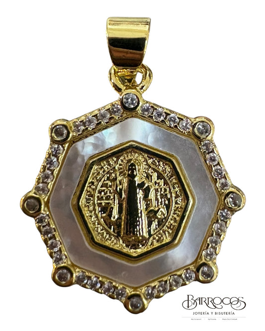 Medalla octagonal san Benito  concha nácar Goldfilled 18k